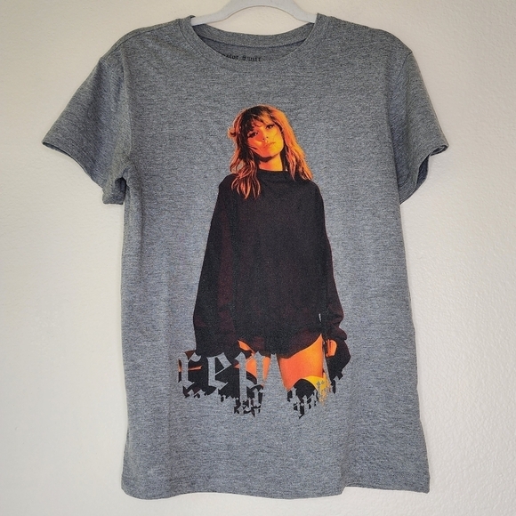 Taylor Swift Reputation Tee XL - Picture 2 of 6
